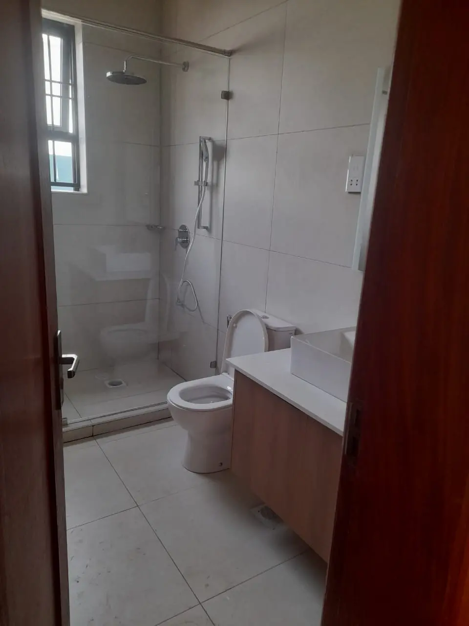 Modern 5 & 6 bedroom Townhouses with DSQ for rent in Loresho.